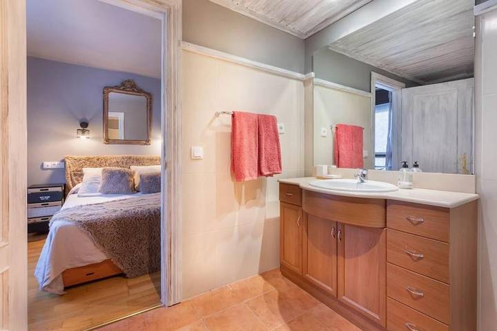 Apartamento para 6 personas, con balcón y vistas, Se admiten mascotas en viella e mijaran