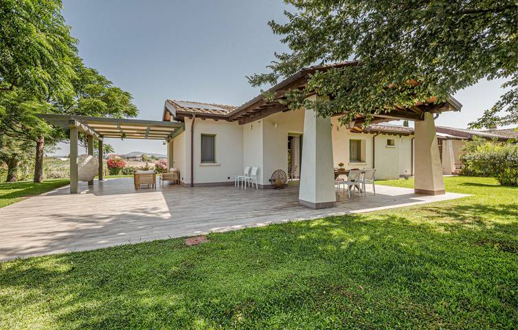 Appartement confortable avec piscine et terrasse, à 1,5 km de Pescia Romana in Montalto di Castro, Province de Viterbo