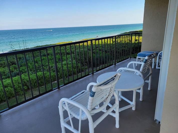 Vacation rental for 4 people, with pool and balcony in St. Lucie County