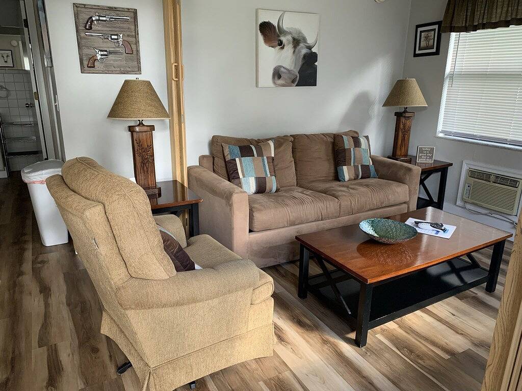 Country Cabin on Beautiful Lakefront Property in Lake Pierce, Zentral Florida