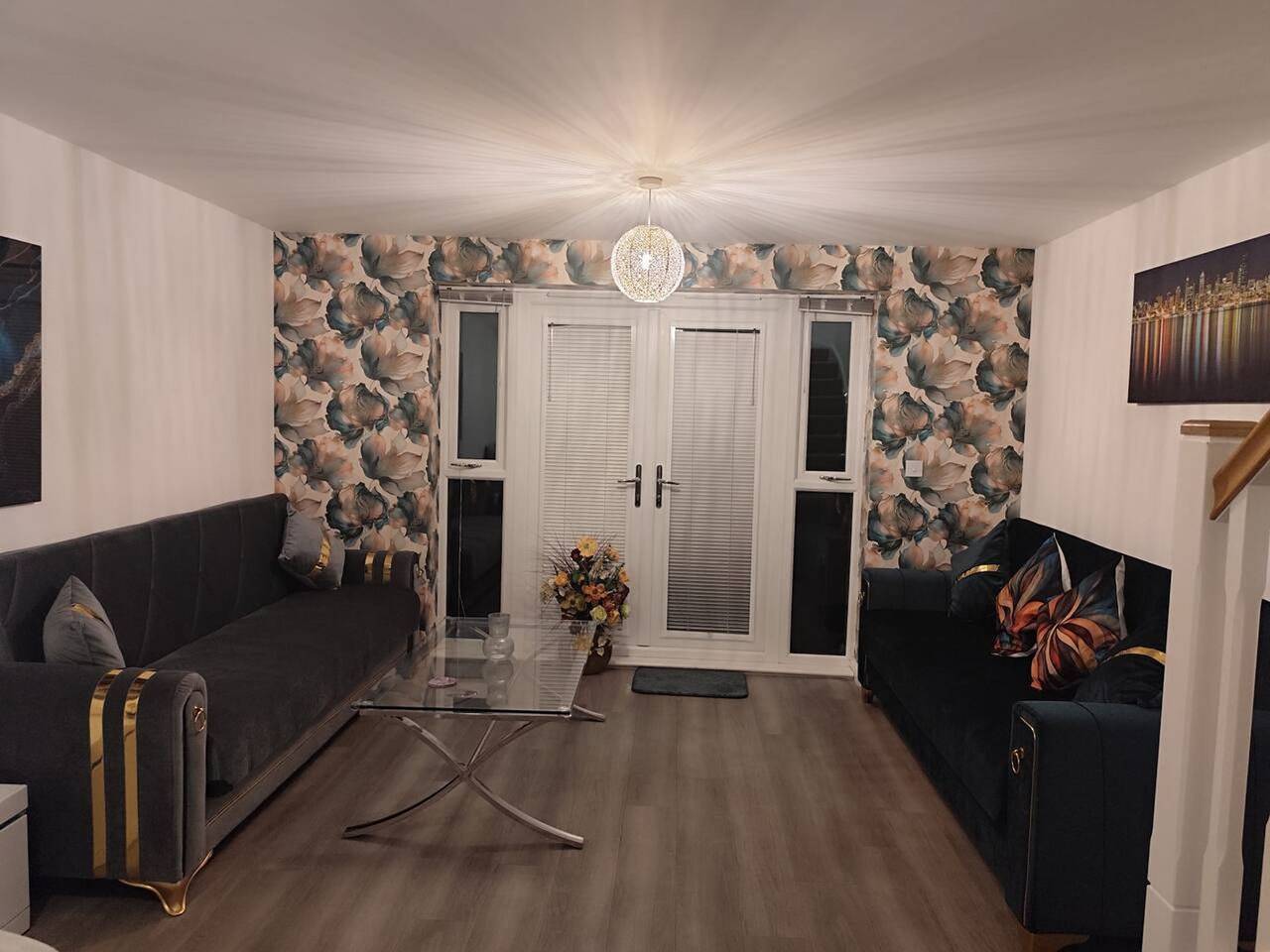 Spacious Home for Groups, Sleeps 8 in Stoke-on-Trent, Midlands