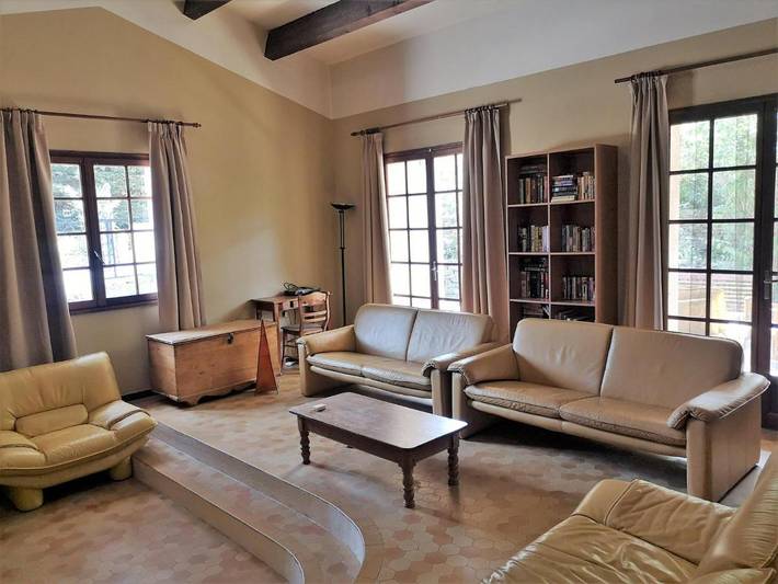Location de vacances pour 10 personnes, avec terrasse ainsi que jardin et piscine à Salazac - 2