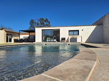 Gîte pour 4 personnes, avec jardin ainsi que piscine et vue à Meynes