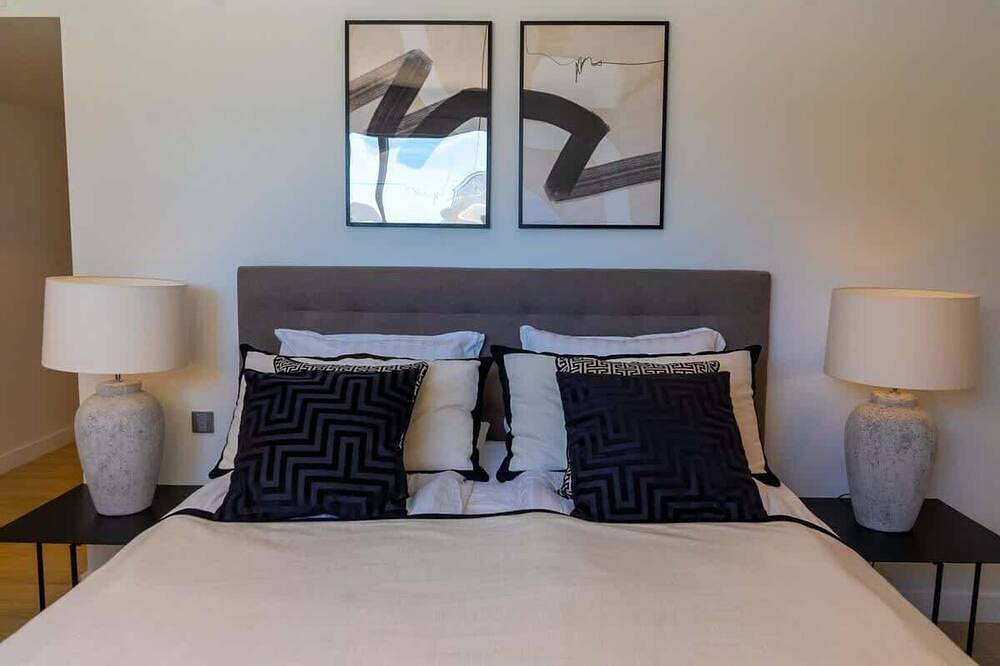 Villa Palm Beach, 5 bedroom villa with sea views and private pool in Torreblanca (Fuengirola), Fuengirola