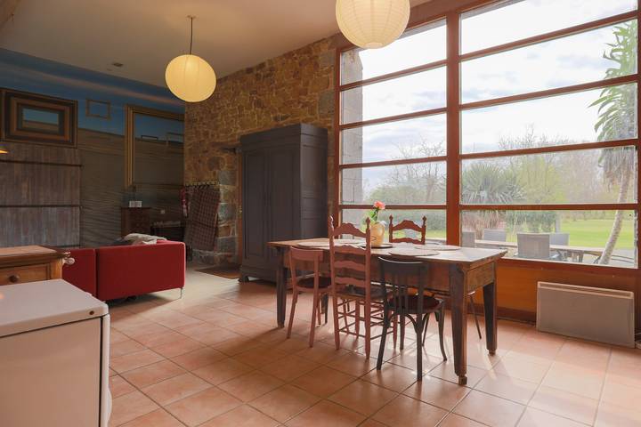 Maison de vacances 'Gite La Grange Cheval Rouge 4 Pers' avec piscine partagée in Prat, Région de Lannion