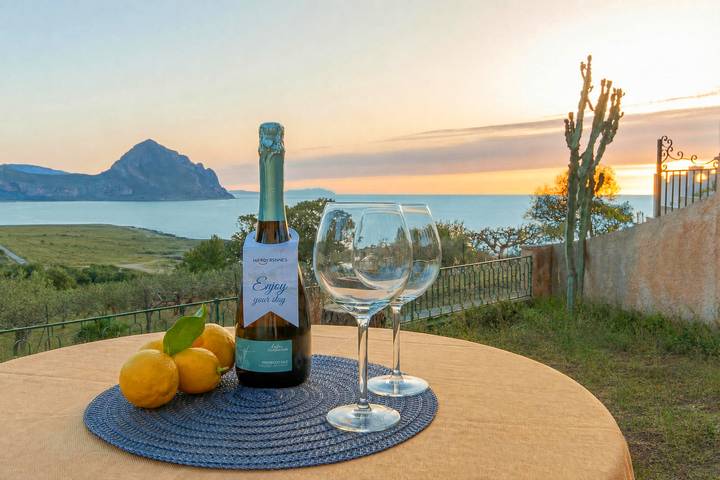 Ferienhaus für 4 Personen, mit Terrasse und Meerblick, kinderfreundlich - 1