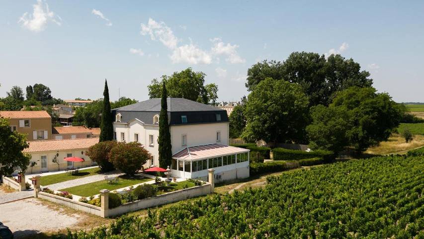 Hôtel pour 2 personnes, avec jardin ainsi que piscine et terrasse à Margaux
