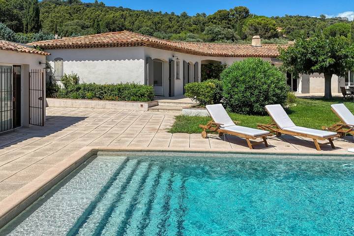 Location de vacances pour 10 personnes, avec Terrasse ainsi que Jardin et Piscine à Ollioules - 2