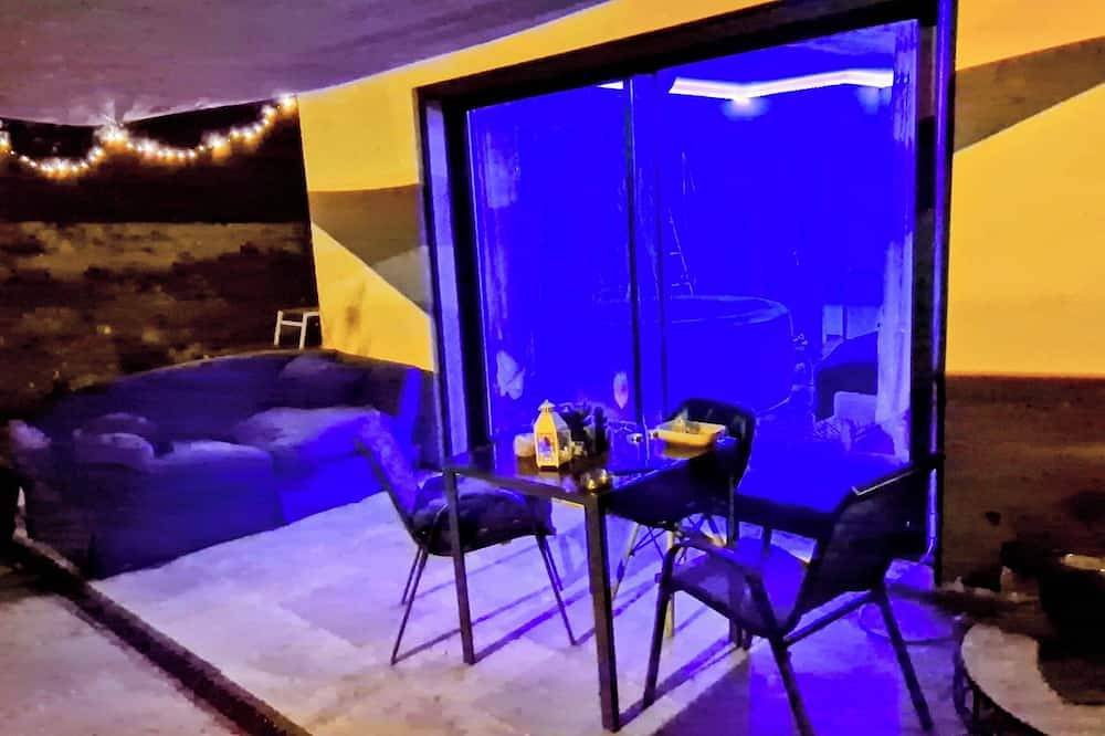 Love Room, Suite Jacuzzi Privatif-Proche plages, gare et aéroport, Aix marseille in Vitrolles, Mittelmeerküste (Frankreich)