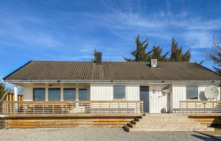 Ferienhaus für 13 Personen, mit Terrasse und Garten sowie Ausblick in Frøya