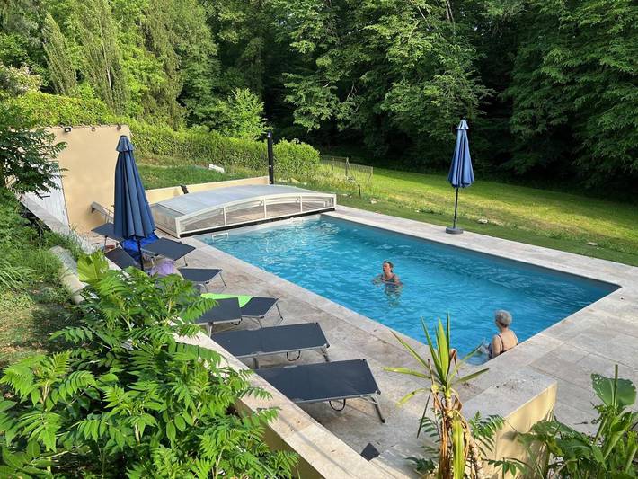 Appart’hôtel pour 2 personnes, avec jardin ainsi que vue et piscine, animaux acceptés