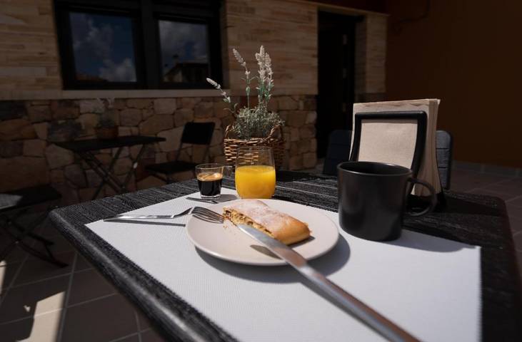 Hotel para 2 personas, con terraza en Pinares (Soria) - 2