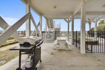 Vacation House for 22 Guests in Cherry Grove Beach, North Myrtle Beach, Picture 1