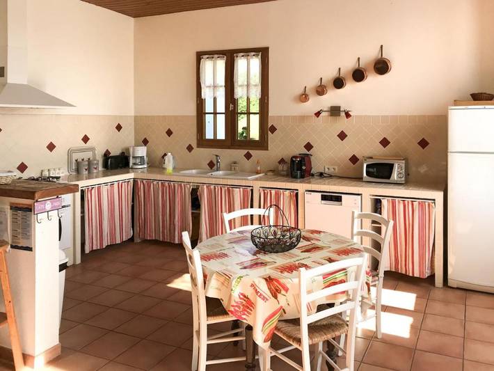 Location de vacances pour 8 personnes, avec piscine ainsi que terrasse et jardin, animaux acceptés à Lalandusse - 4