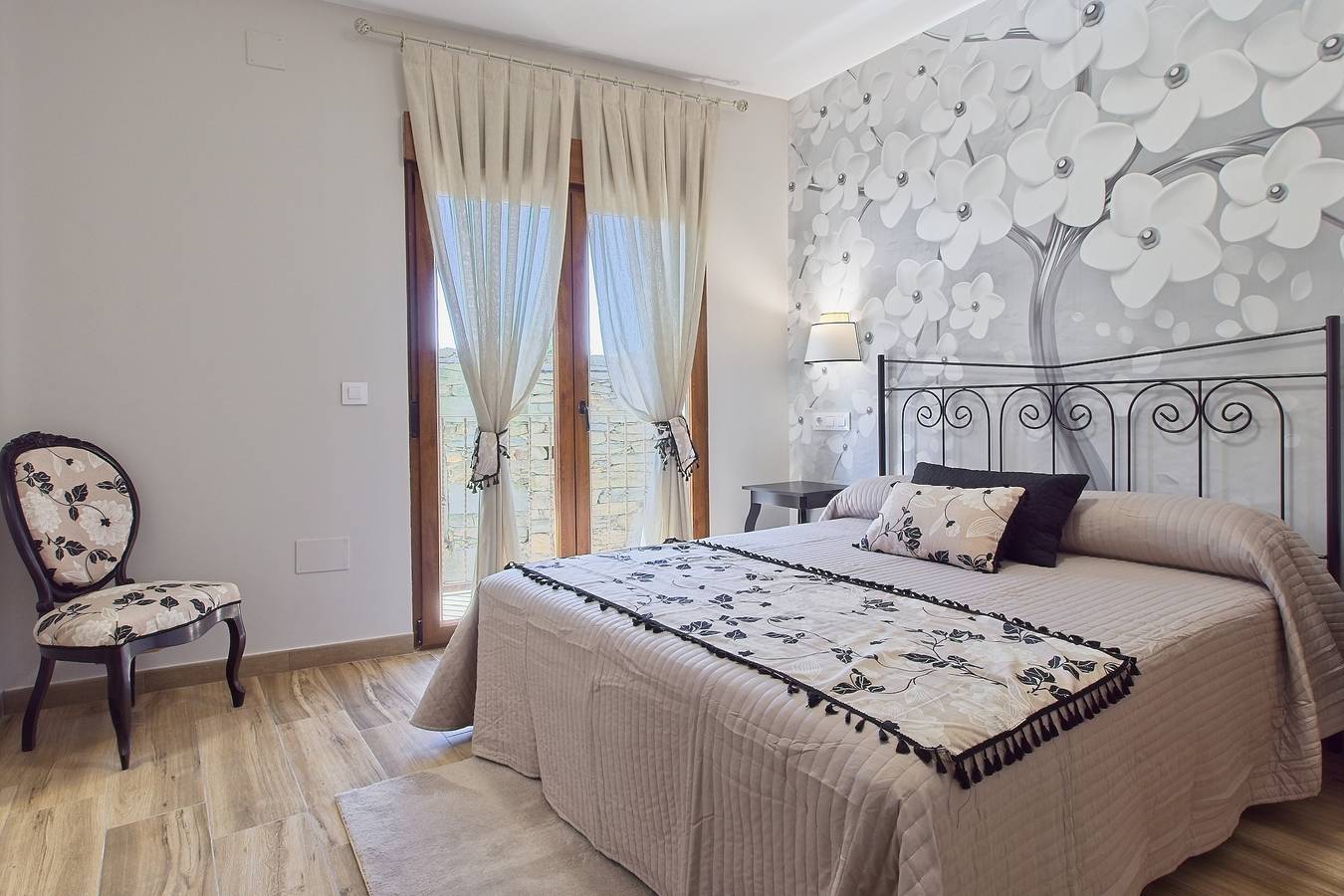 Holiday Home 'Lago De Sanabria' with Mountain View, Private Garden and Balcony in San Justo, Zamora Province