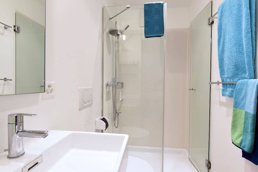 Ganze Wohnung, Moderne Loft im Tessin, ruhig gelegen, familienfreundlich, Pool in Vernate, Luganersee