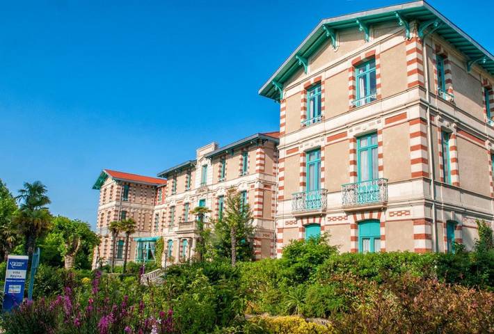 Appart’hôtel pour 2 personnes, avec Terrasse ainsi que Jardin et Piscine