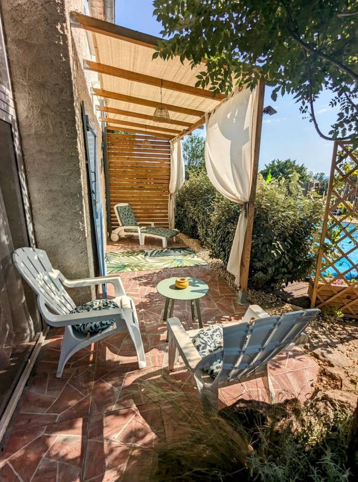 Gîte pour 4 personnes, avec terrasse ainsi que jardin et piscine à Lagorce - 3