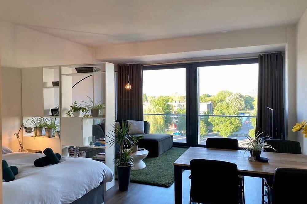 Geheel appartement, Fantastic Studio with free private car parking in 's-Hertogenbosch, Noord-Brabant