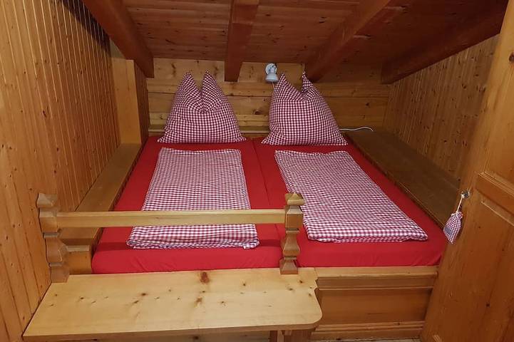 La casa de vacaciones rústica en la ladera soleada in Küblis, Plessur alps