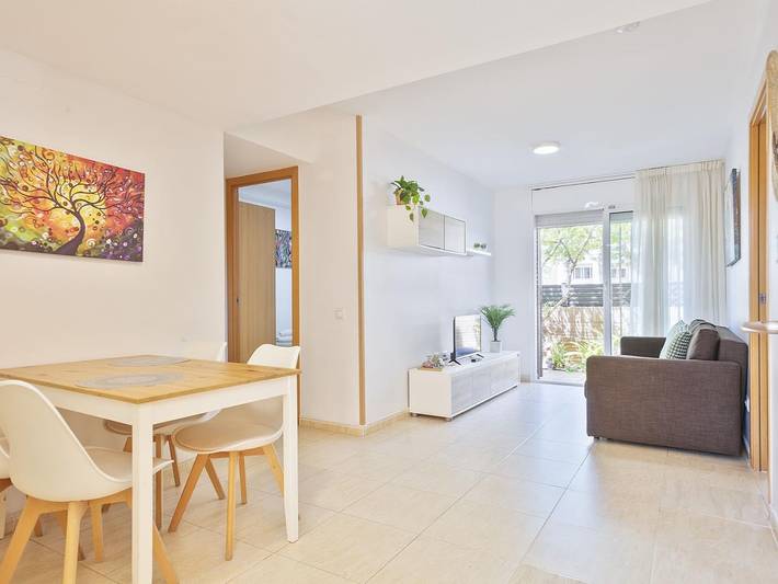 Holiday letting for 5 people, with Balcony/Terrace and Garden as well as Pool in Castelldefels