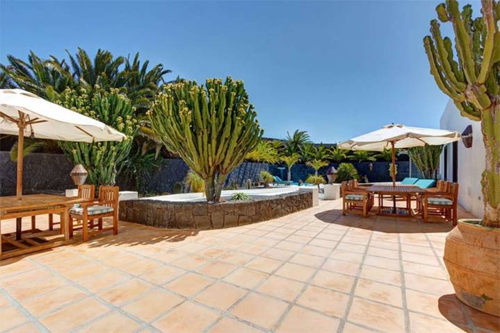 Villa La Cueva' mit Gemeinschaftspool, privater Terrasse und Wi-Fi in Teguise, Lanzarote