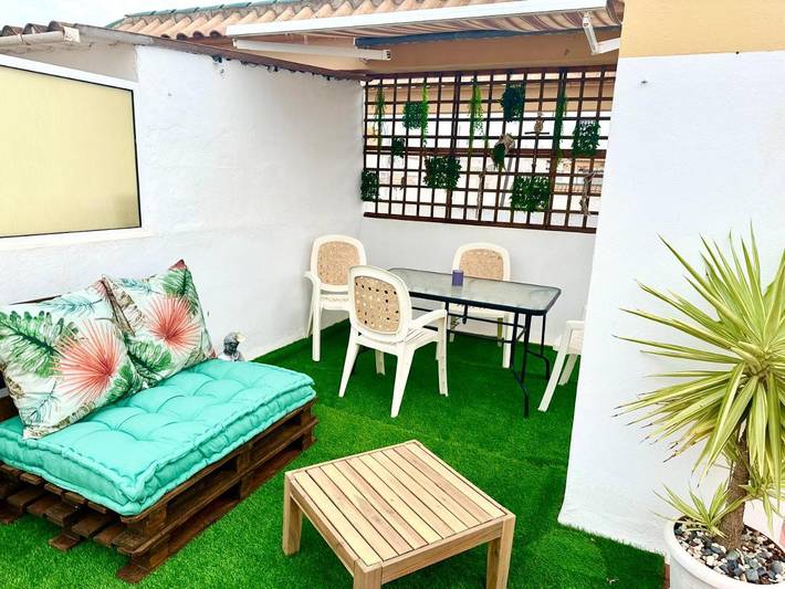 Bungalow para 5 personas, con vistas y piscina además de terraza y vistas al lago en Torrevieja