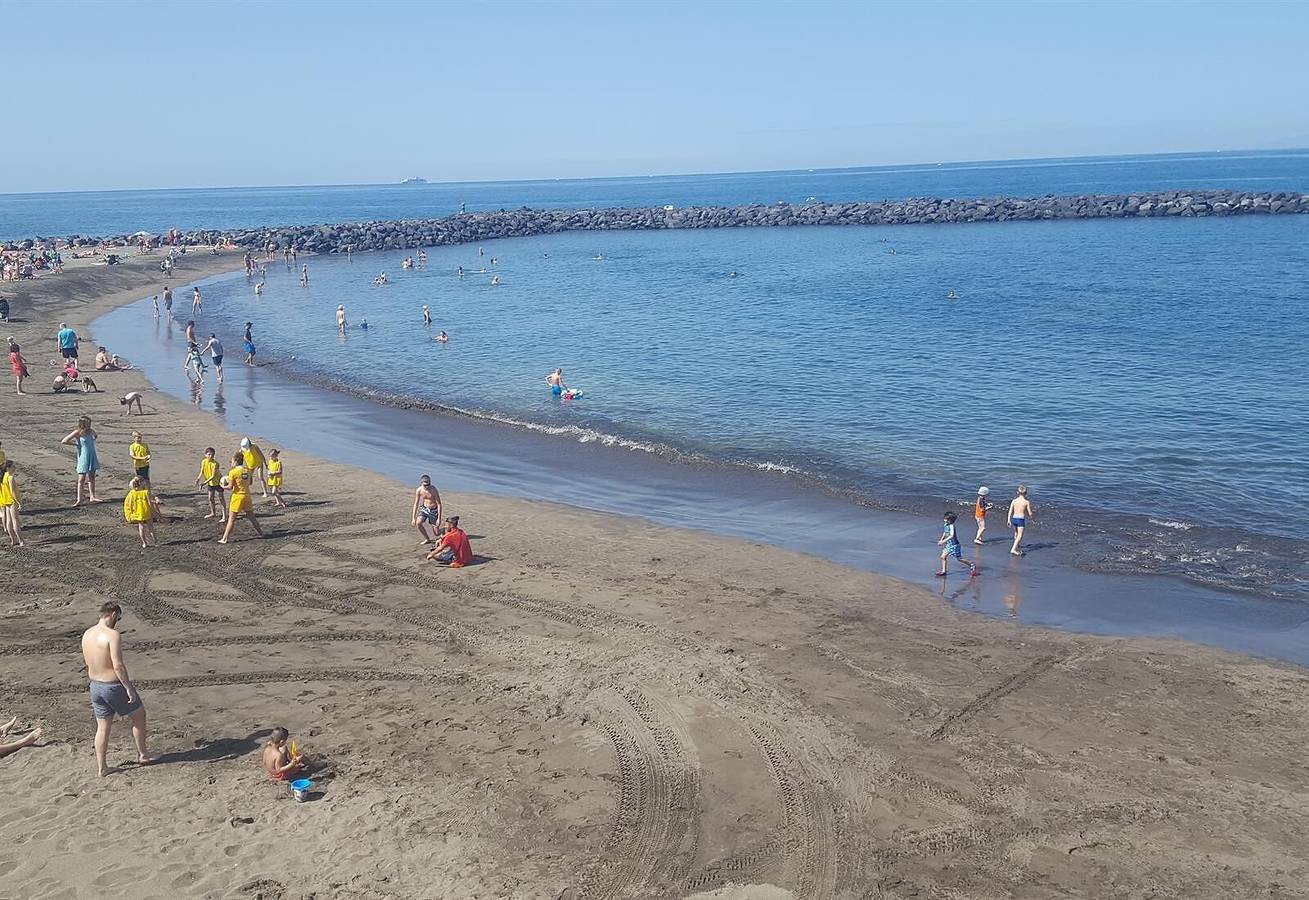 Estudio entero, Apartamento estudio 'Las Américas' con vistas a la montaña, piscina y Wi-Fi in San Eugenio Alto, Adeje