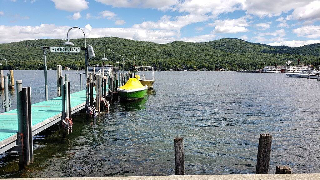 Cute&Chic Lake George Escape (2bedroom/2bath w/parking) in Lake George (Stadt), Adirondack Mountains