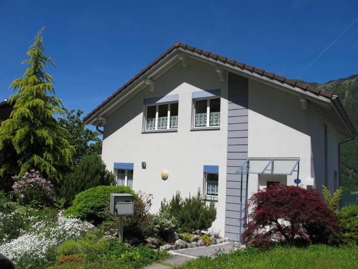 Ferienhaus für 6 Personen, mit Balkon und Terrasse sowie Garten und Seeblick am Vierwaldstättersee
