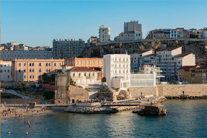 Hôtel pour 2 personnes, avec terrasse ainsi que piscine et sauna, animaux acceptés