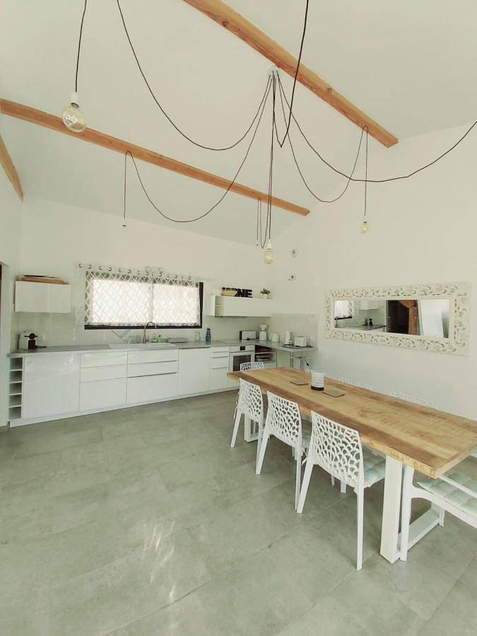 Location de vacances pour 9 personnes, avec vue ainsi que jardin et piscine à Propiac - 4