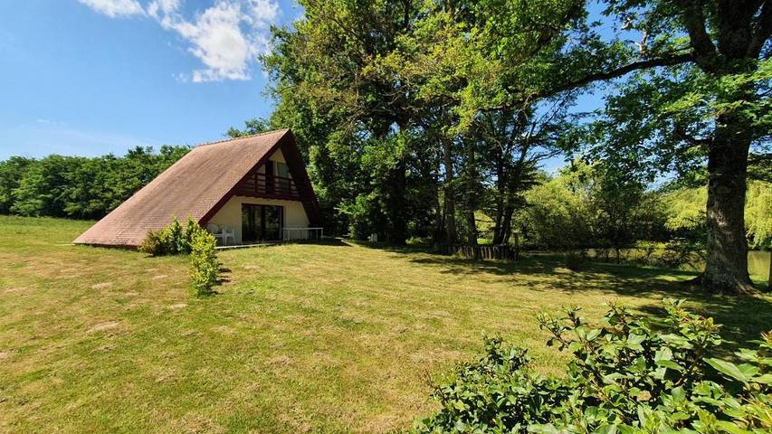 Maison de campagne pour 6 personnes, avec vue et piscine ainsi que vue sur le lac et jardin, animaux acceptés à Chaillac