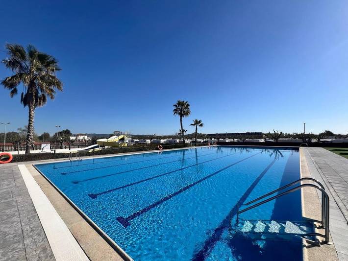 Vakantiepark voor 5 personen, with Terras and Tuin as well as Kinderzwembad and Zwembad in Noord-Spanje