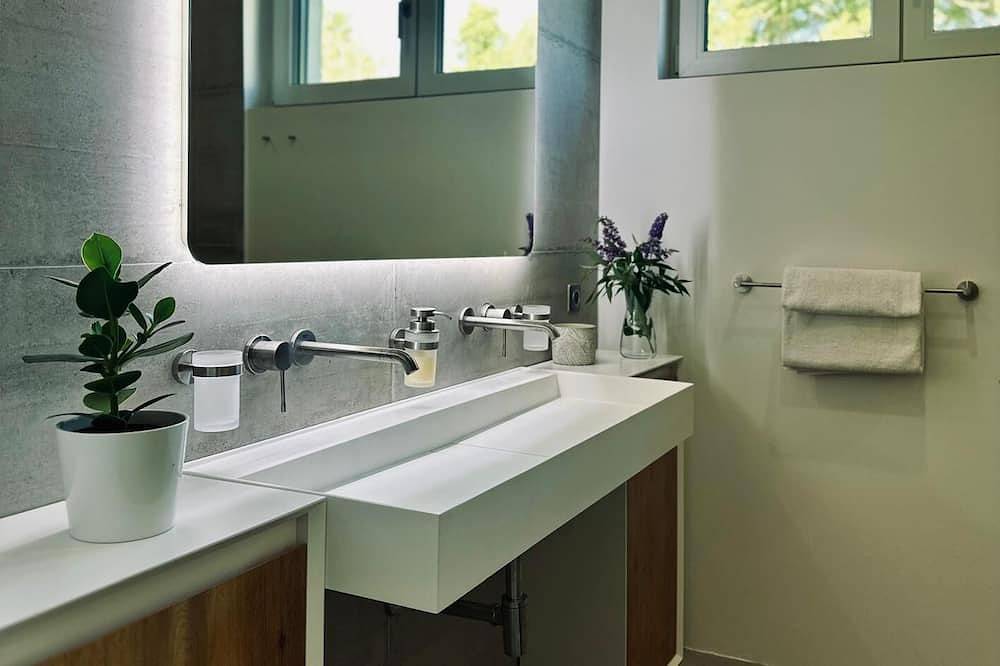 Entire apartment, Homely Basel Airport in Saint-Louis, Mulhouse region