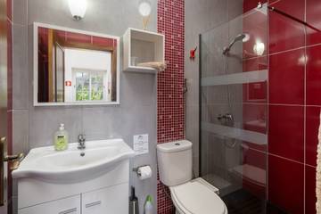 Vacation Rental for 6 Guests in Arco da Calheta, Madeira, Picture 3