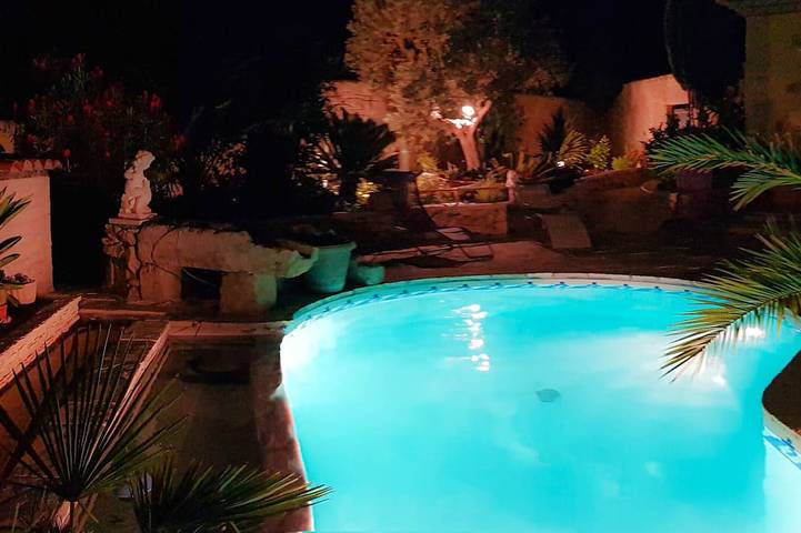 Location de vacances pour 6 personnes, avec jardin à Jonquières-Saint-Vincent