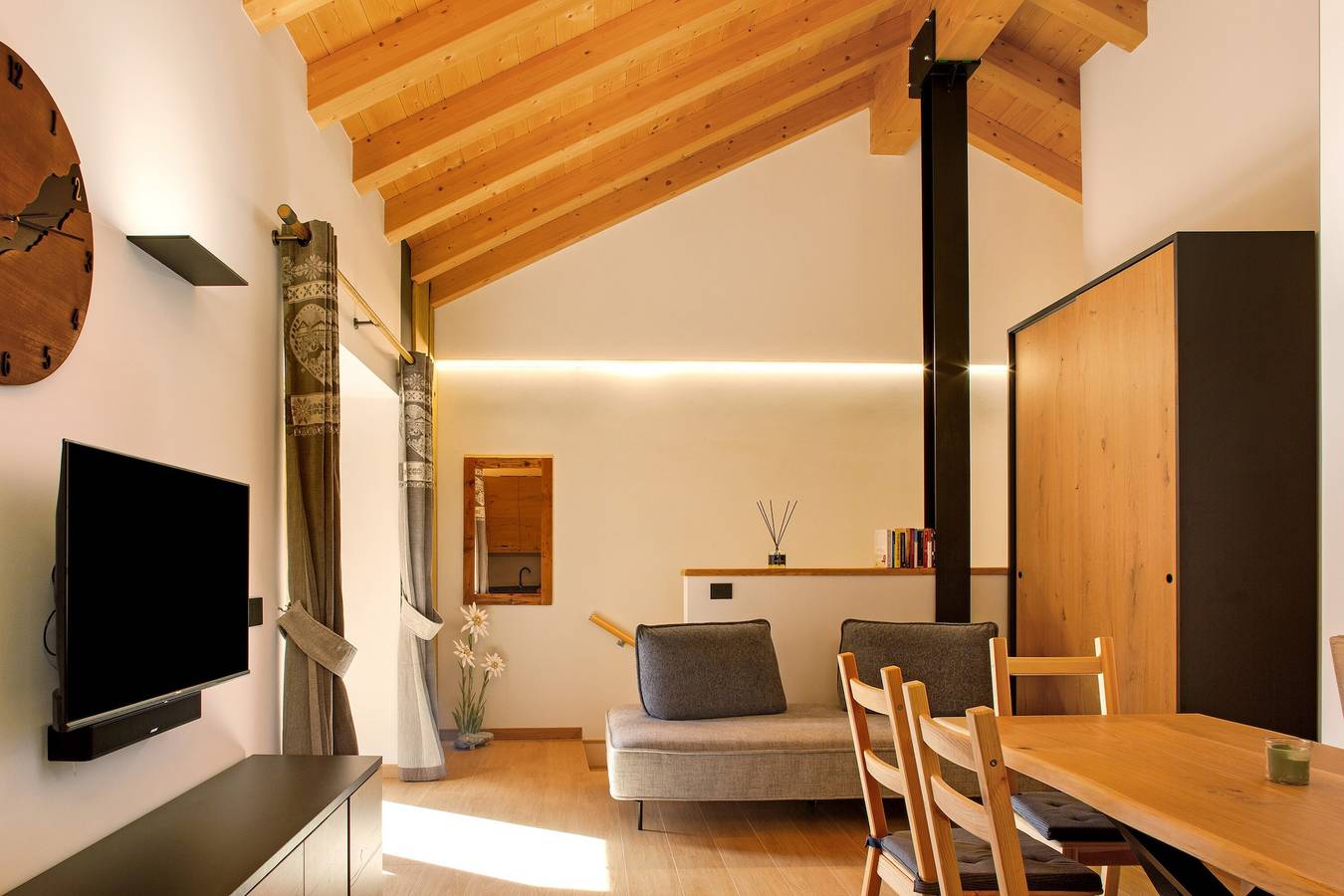 Casa Vacanze 'Dimora Dajana' con Vista Montagna, Terrazza Privata e Wi-Fi in Mezzano, Dolomiti di Fiemme