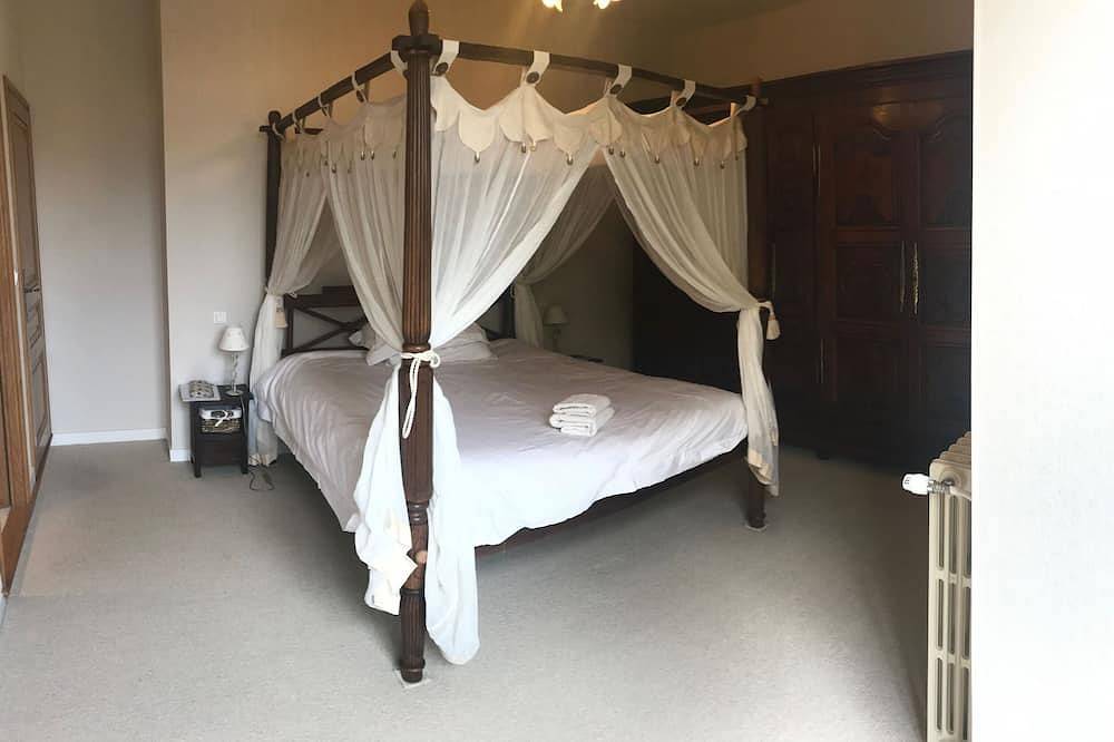 Fabulous 4-Bed House in Dinan Port. A beautiful historic building with style. in Lanvallay, Région de Dinan