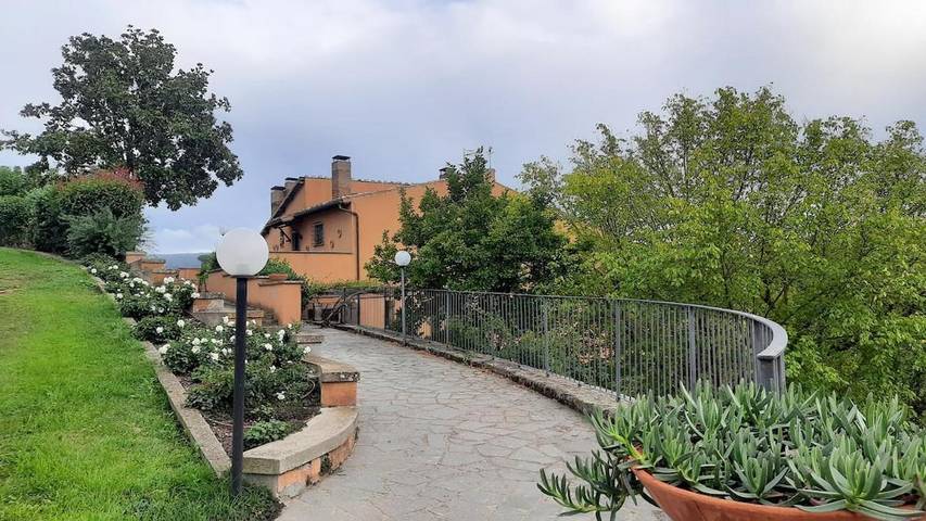 Maison de campagne pour 2 personnes, avec piscine et vue ainsi que terrasse et jardin, animaux acceptés à Viterbo - 2