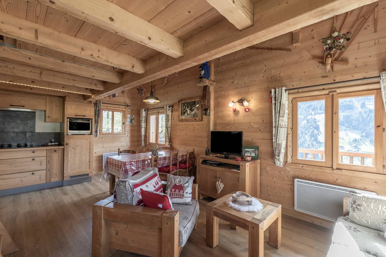 Chalet 'Bel Andain' con vistas a la montaña, terraza privada y jardín privado in Hauteluce, Albertville region