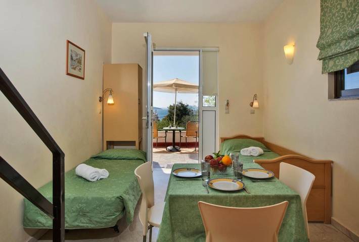 Gîte pour 2 personnes, avec vue et bassin pour enfant ainsi que jardin et piscine dans Tolo (Grèce) - 2