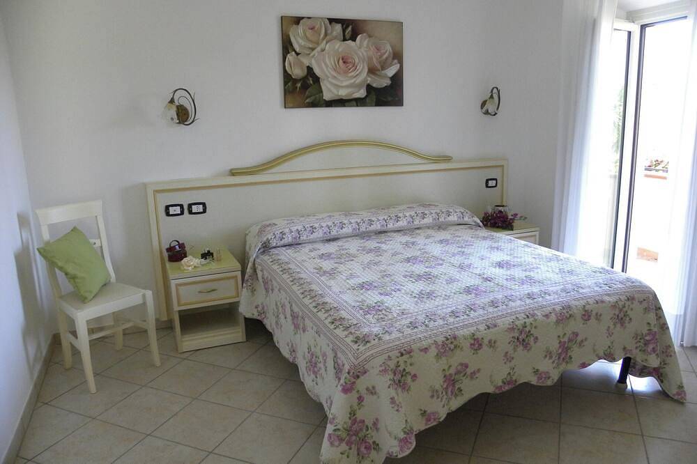 Entire apartment, Homerez - Apt. Maratea with sea view in Maratea, Potenza Province