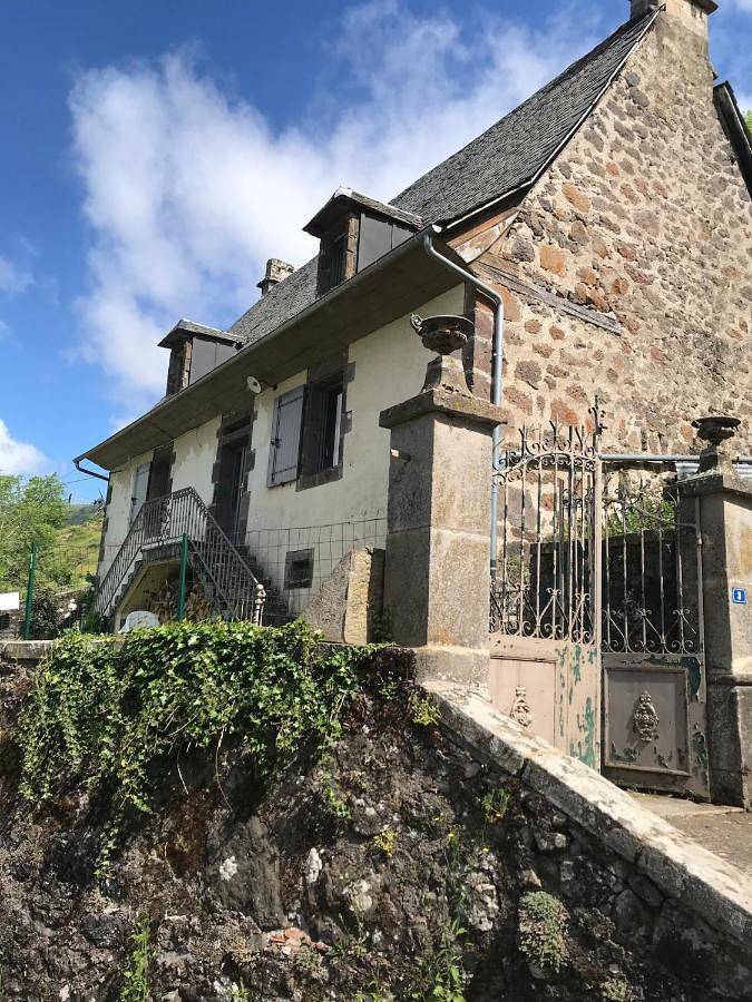 Location de vacances pour 8 personnes, avec vue et jardin, animaux acceptés à Saint-Cirgues-de-Jordanne - 4