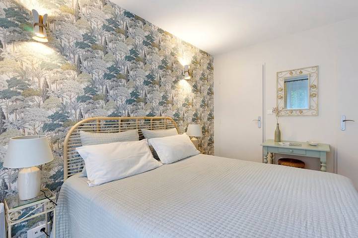 Location de vacances pour 2 personnes, avec jardin à Pont-l'Abbé-d'Arnoult - 2