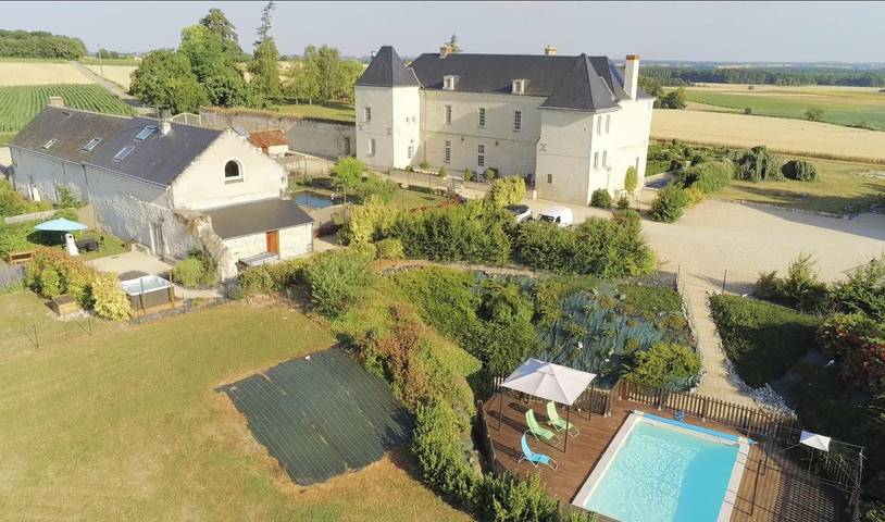 Gîte pour 5 personnes, avec piscine et jardin ainsi que terrasse et jacuzzi