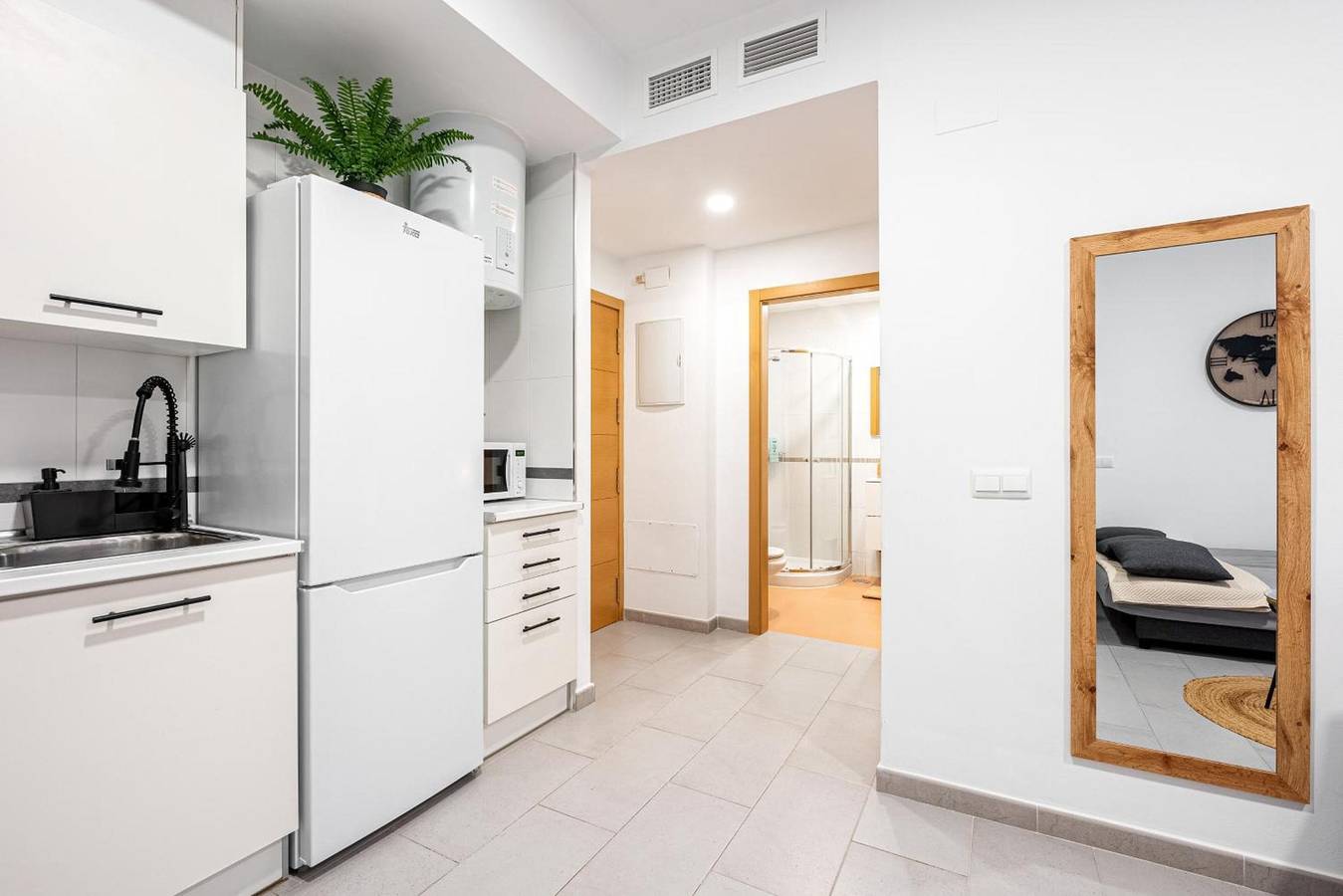 Entire apartment, Apartment 'Apartamento Santiago En El Centro' with Wi-Fi and Air Conditioning in Málaga Central District, Malaga