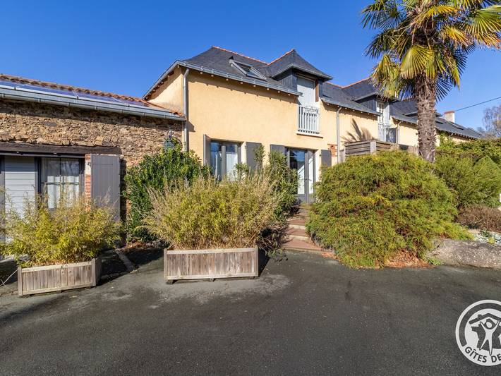 Gîte pour 6 personnes, avec terrasse ainsi que jardin et piscine dans Maine-et-Loire - 2