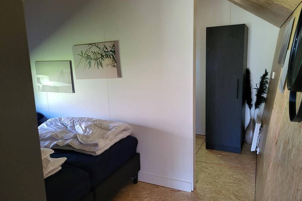 Chalet with 2 bedrooms and a terrace in Regio Zwolle