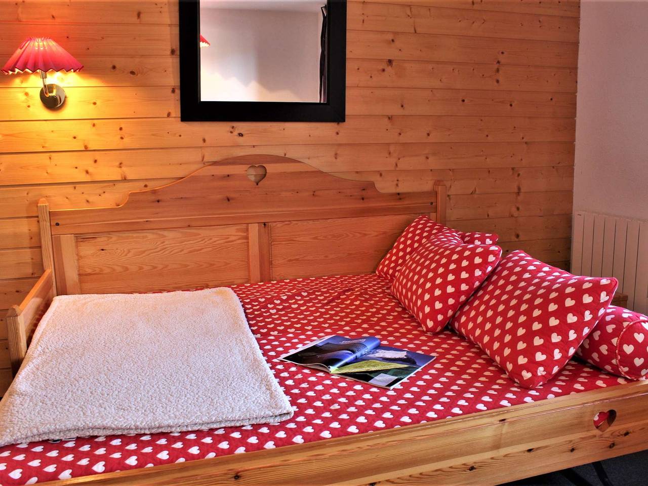 Apartamento entero, Estudio acogedor en Risoul 1850 con acceso directo a pistas, piscina, sauna y Wifi incluido in Station de Risoul, Risoul